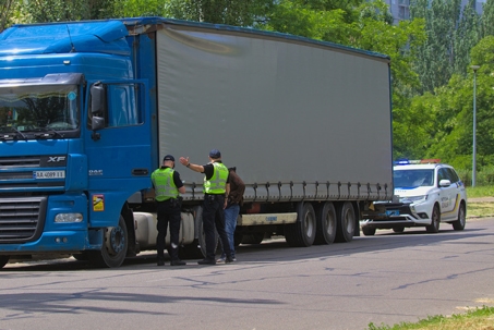 truck driver stopped by police